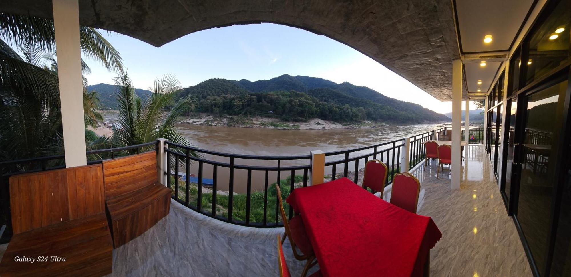 Inn Riverside Hostel Pb Muang Pakbèng Exterior foto