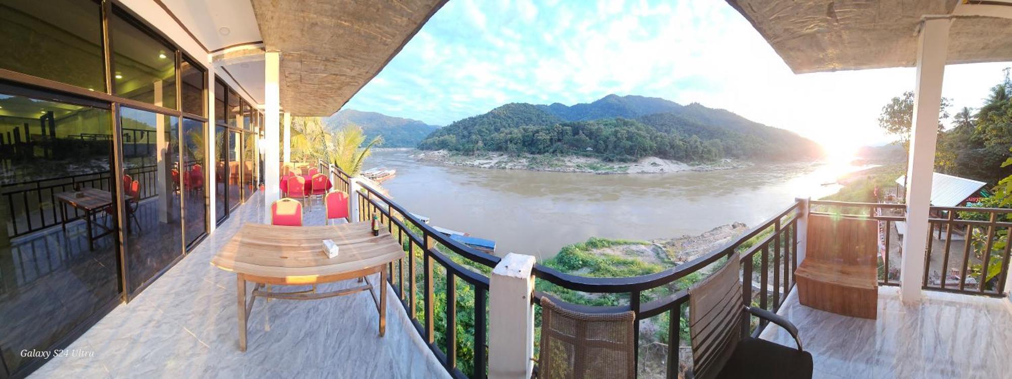 Inn Riverside Hostel Pb Muang Pakbèng Exterior foto